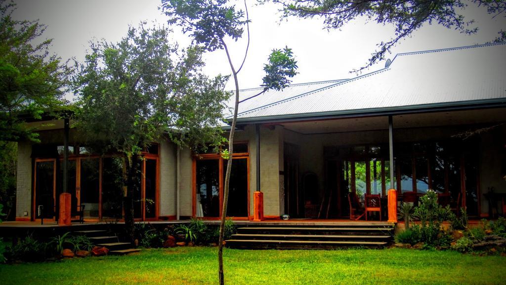 Вілла Chumbi Bush House Глуглуве Номер фото