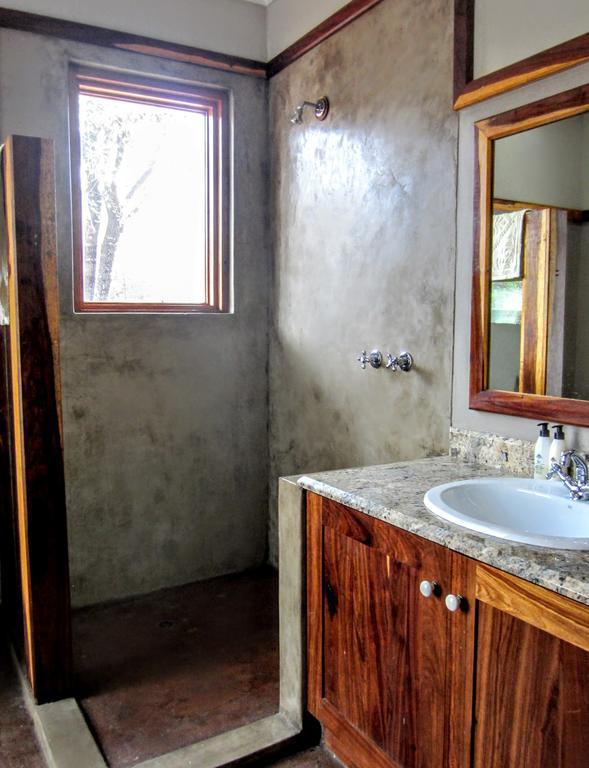 Вілла Chumbi Bush House Глуглуве Номер фото