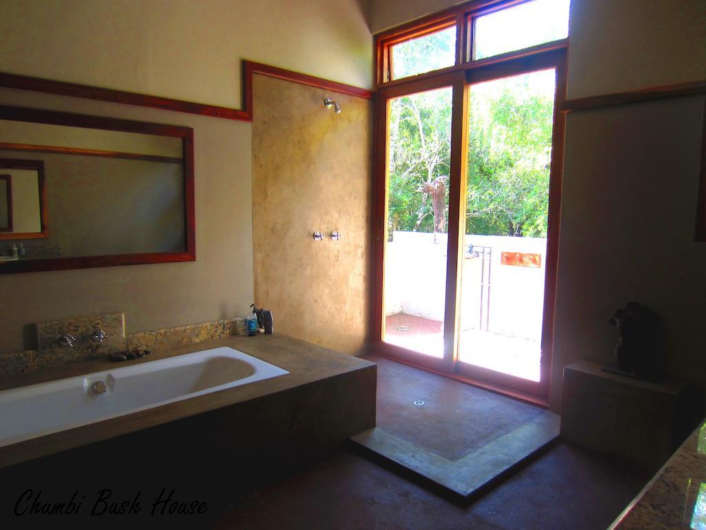 Вілла Chumbi Bush House Глуглуве Номер фото